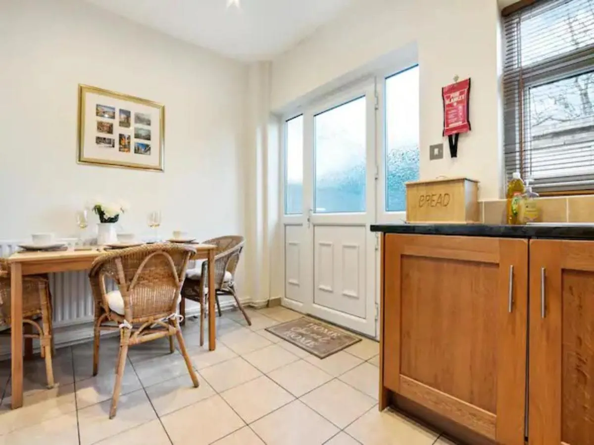 Pass The Keys Wonderfully Cosy Family Home York 0*,